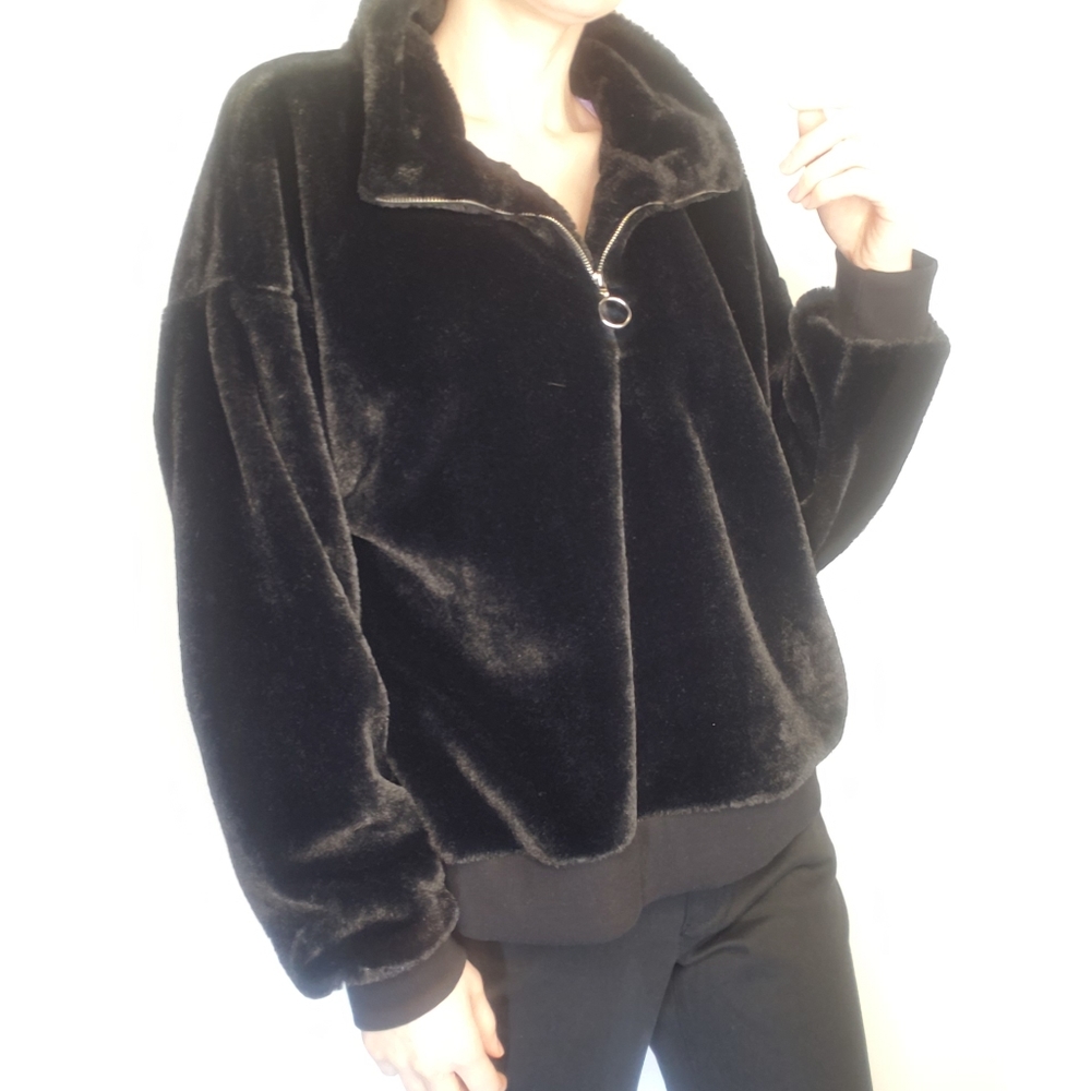 Nine West Luxe Black Sweatshirt Top Black Faux Fur Comfy XL Large Quarter Zip - Picture 8 of 13